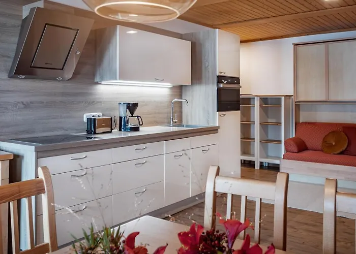 Active * マリア・アルム・アム・シュタイナーネン・メアー